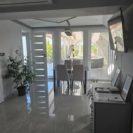 アパート White House Miskolc,penthouse ミシュコルツ